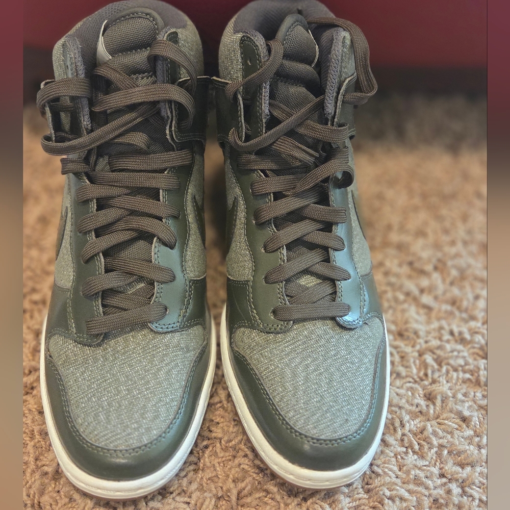 Nike Dunk Sky Hi Essentials Women, Sz 9.5, RARE, NWOT